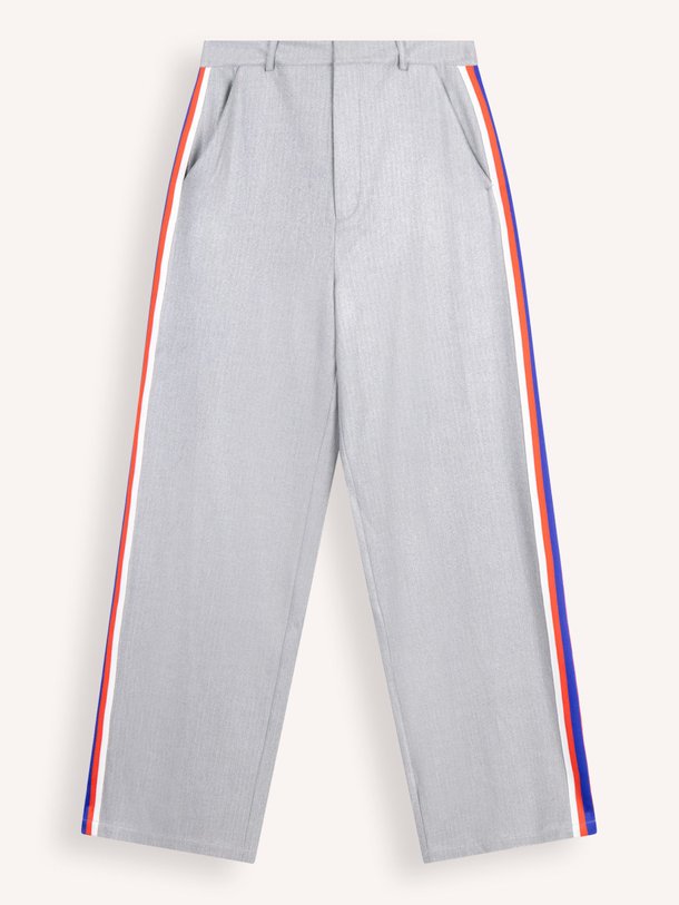 Ontdek de Viscosemix broek met bies van Alix The Label in de kleur grijs bij Orangebag. Op werkdagen voor 21:45 besteld, morgen in huis.