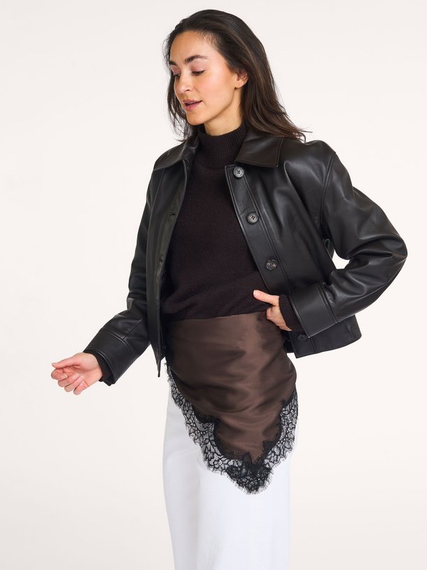 Ontdek de Lacia viscose sjaal met kant van Second Female in de kleur donkerbruin bij Orangebag. Op werkdagen voor 21:45 besteld, morgen in huis.