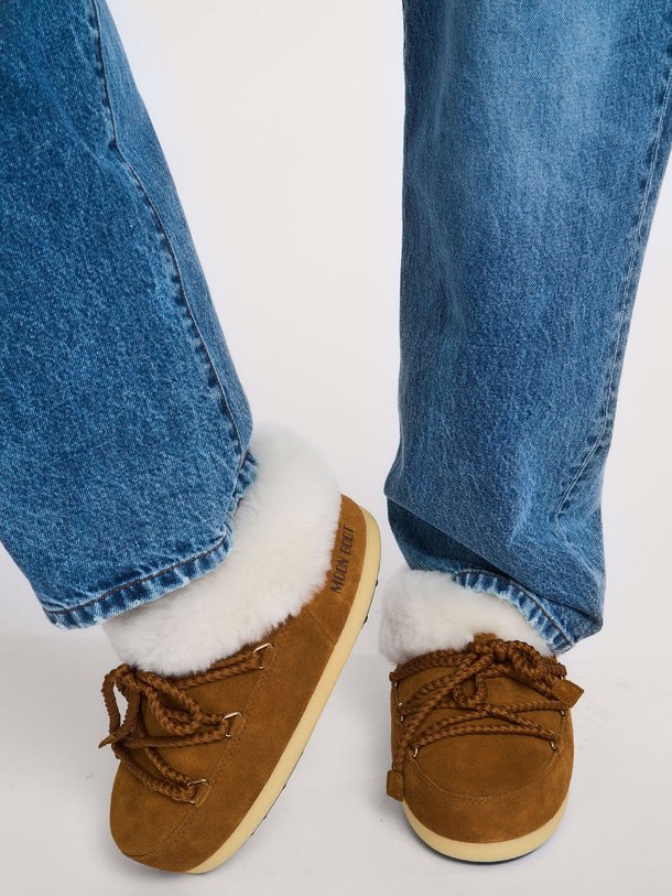 Ontdek de EVX suède enkellaarzen van Moon Boot in de kleur camel bij Orangebag. Op werkdagen voor 21:45 besteld, morgen in huis.