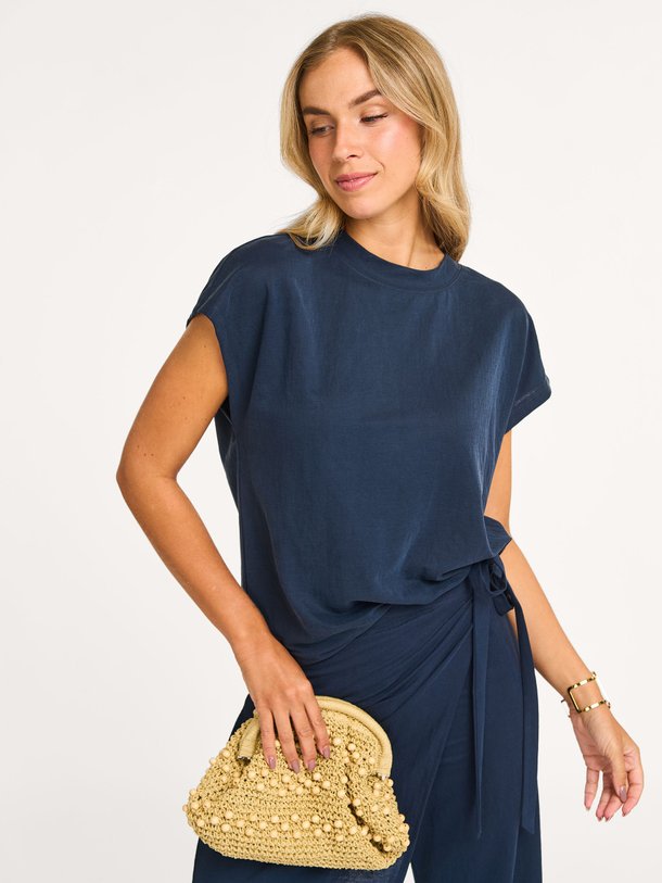 Ontdek de Lyocellmix top van Yaya in de kleur donkerblauw bij Orangebag. Op werkdagen voor 21:45 besteld, morgen in huis.