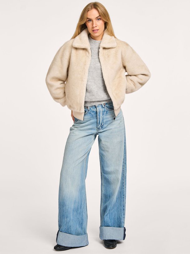 Ontdek de Linn geweven fake fur jack van Alter Ego in de kleur beige bij Orangebag. Op werkdagen voor 21:45 besteld, morgen in huis.