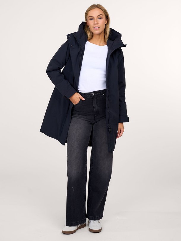 Ontdek de Eline technische parka van Elvine in de kleur donkerblauw bij Orangebag. Op werkdagen voor 21:45 besteld, morgen in huis.