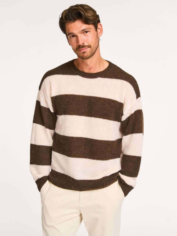 Ontdek de Alpacamix trui met gestreept dessin van Closed in de kleur donkerbruin bij Orangebag. Op werkdagen voor 21:45 besteld, morgen in huis.