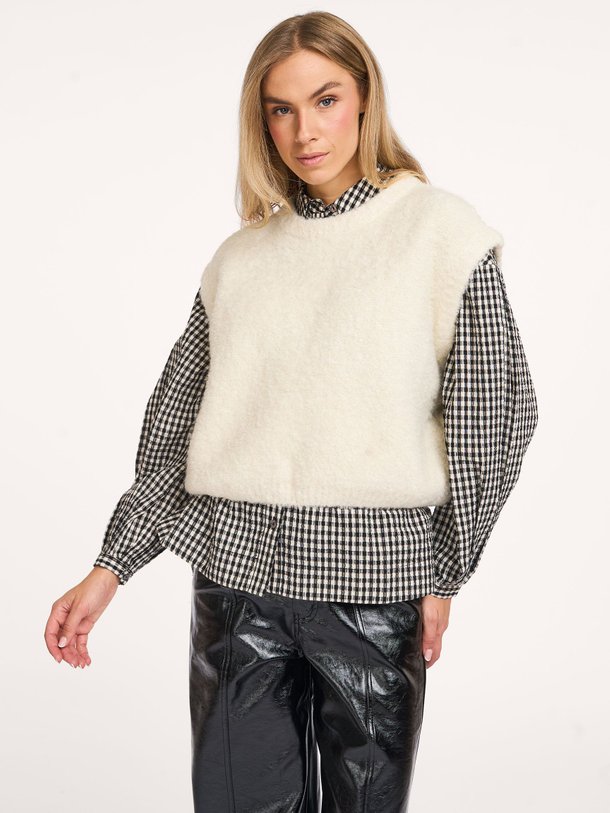 Ontdek de Wolmix bouclé spencer van Frnch in de kleur crème bij Orangebag. Op werkdagen voor 21:45 besteld, morgen in huis.