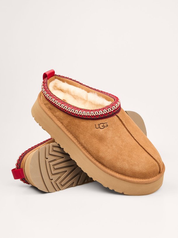 Ontdek de Tazz suède instappers van Ugg in de kleur camel bij Orangebag. Op werkdagen voor 21:45 besteld, morgen in huis.