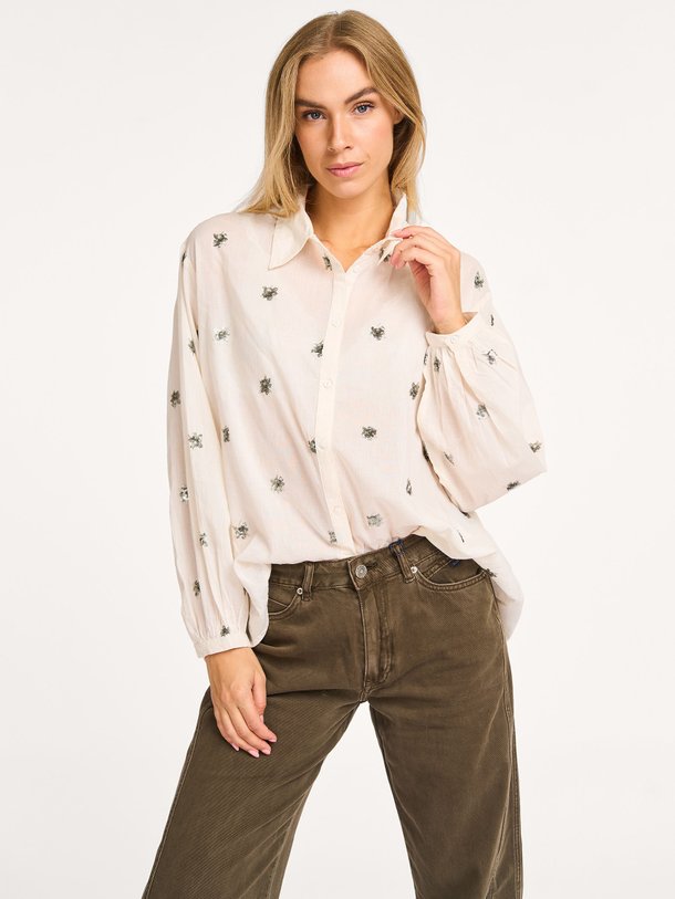 Ontdek de Katoenen blouse van Summum in de kleur crème bij Orangebag. Op werkdagen voor 21:45 besteld, morgen in huis.