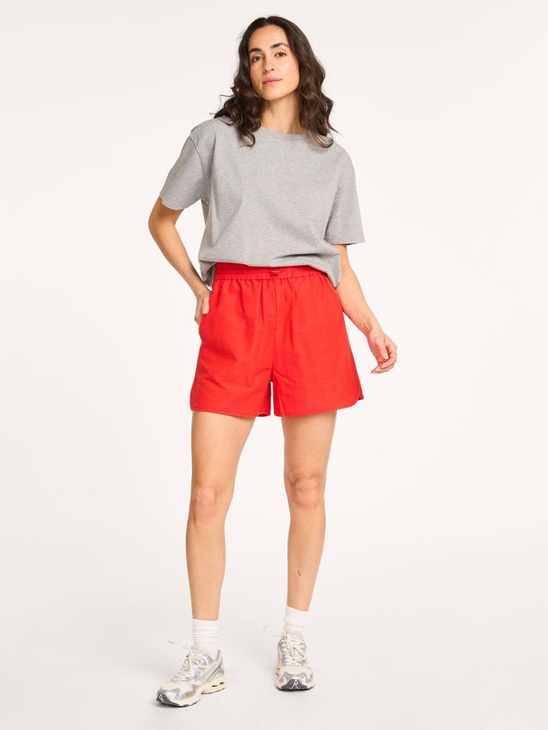 Ontdek de Sayuna linnenmix short van Samsoe Samsoe in de kleur rood bij Orangebag. Op werkdagen voor 21:45 besteld, morgen in huis.