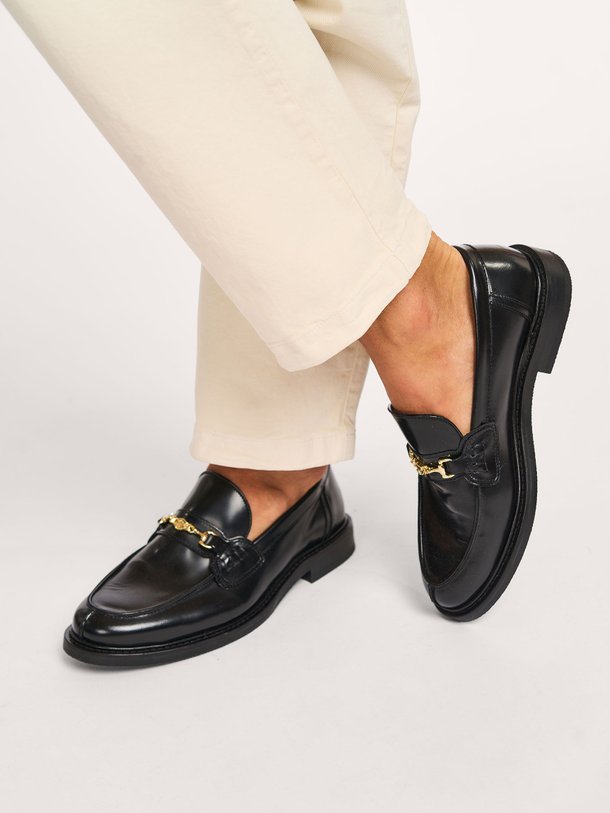 Ontdek de Polido lederen loafers van Filling Pieces in de kleur zwart bij Orangebag. Op werkdagen voor 21:45 besteld, morgen in huis.