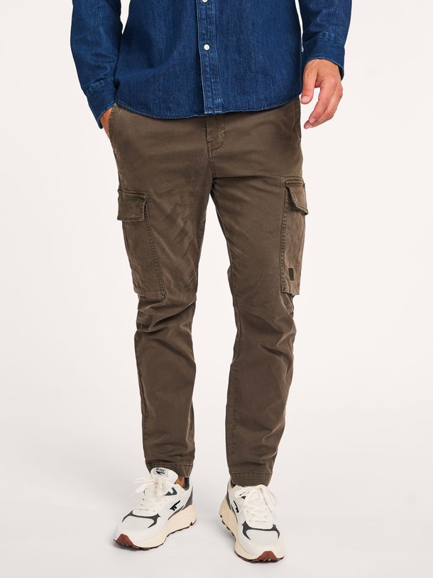 Ontdek de Tristan katoenmix cargo broek van Butcher of Blue in de kleur groen/bruin bij Orangebag. Op werkdagen voor 21:45 besteld, morgen in huis.