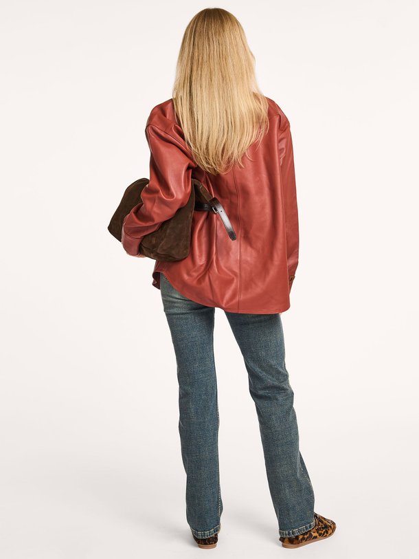 Ontdek de Porter lederen overshirt van Lois in de kleur steenrood bij Orangebag. Op werkdagen voor 21:45 besteld, morgen in huis.
