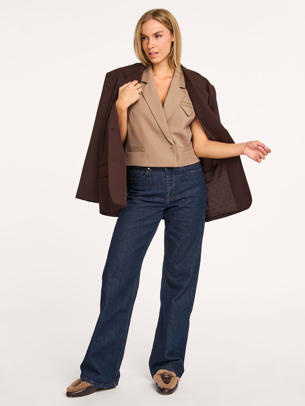 Ontdek de The Louis high waist wide leg jeans van My Essential Wardrobe in de kleur donkerblauw bij Orangebag. Op werkdagen voor 21:45 besteld, morgen in huis.