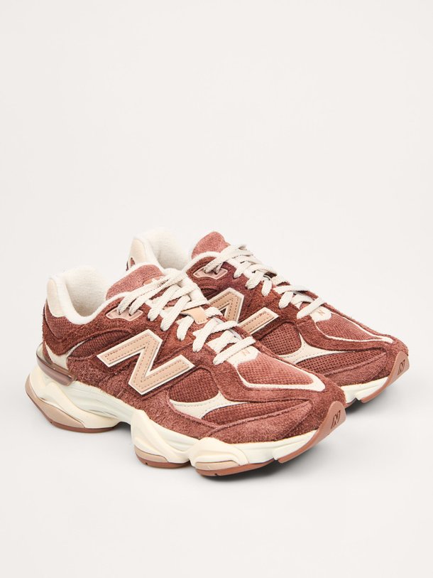 Ontdek de U9060 suède sneakers van New Balance in de kleur bruin bij Orangebag. Op werkdagen voor 21:45 besteld, morgen in huis.