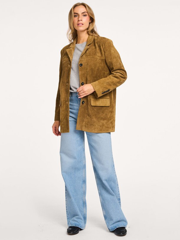 Ontdek de Jeaby suède jack van Alter Ego in de kleur olijfgroen bij Orangebag. Op werkdagen voor 21:45 besteld, morgen in huis.