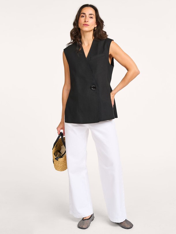 Ontdek de Francine katoenen gilet van DAY Birger et Mikkelsen in de kleur zwart bij Orangebag. Op werkdagen voor 21:45 besteld, morgen in huis.