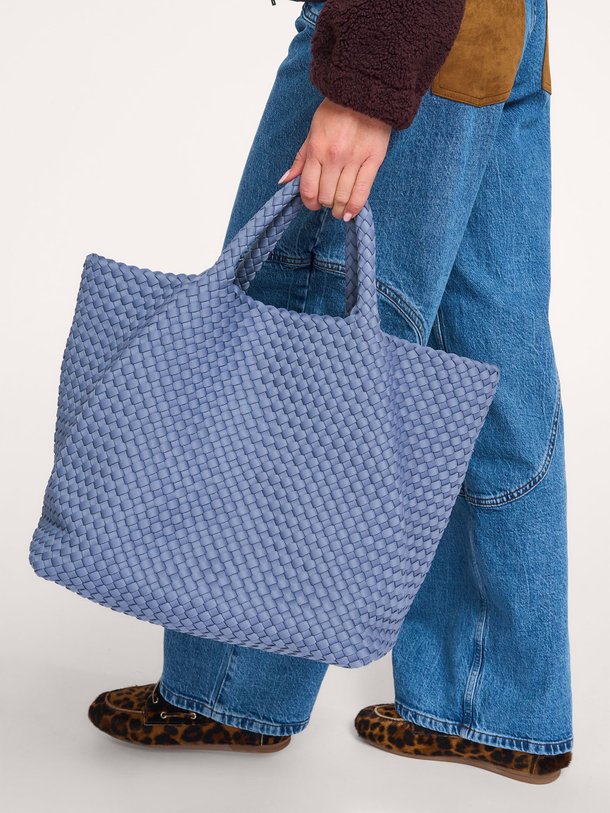Ontdek de Gevlochten handtas large van Marrea in de kleur blauwgrijs bij Orangebag. Op werkdagen voor 21:45 besteld, morgen in huis.