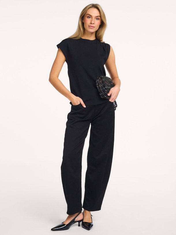 Ontdek de Fanny viscosemix top van Studio Anneloes in de kleur zwart bij Orangebag. Op werkdagen voor 21:45 besteld, morgen in huis.