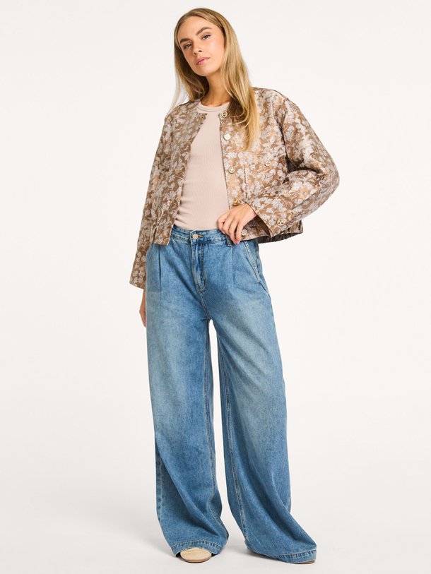 Ontdek de Geweven jasje met dessin van Summum in de kleur bruin bij Orangebag. Op werkdagen voor 21:45 besteld, morgen in huis.