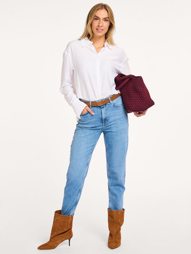 Ontdek de Mid waist straight fit jeans van Yaya in de kleur blauw bij Orangebag. Op werkdagen voor 21:45 besteld, morgen in huis.