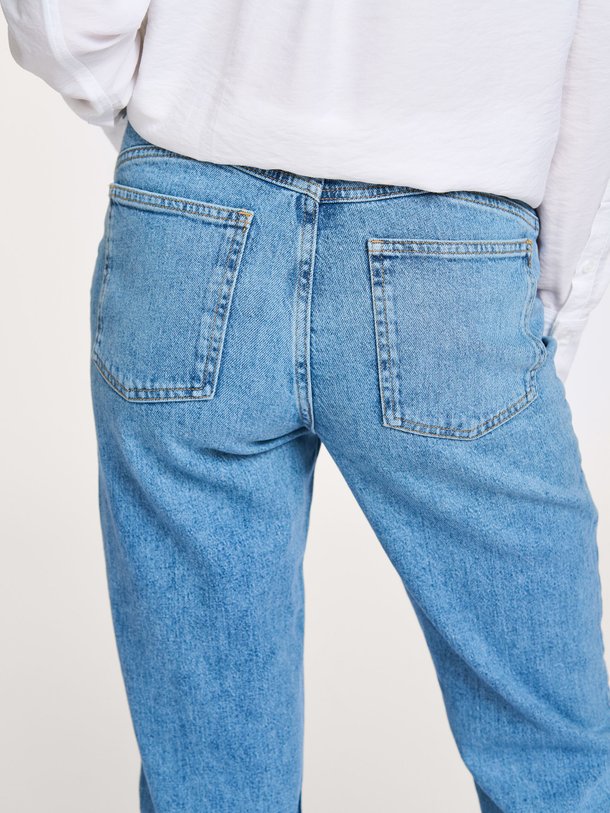 Ontdek de Mid waist straight fit jeans van Yaya in de kleur blauw bij Orangebag. Op werkdagen voor 21:45 besteld, morgen in huis.