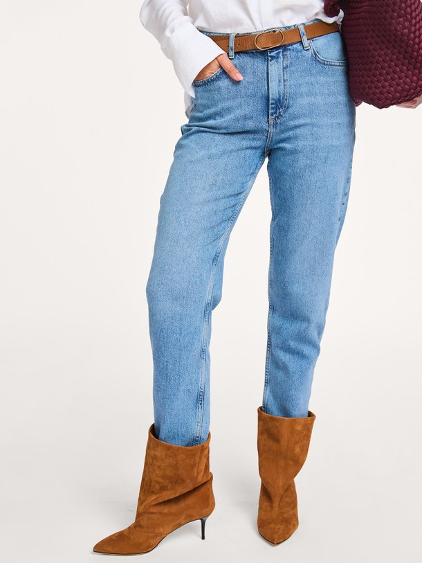 Ontdek de Mid waist straight fit jeans van Yaya in de kleur blauw bij Orangebag. Op werkdagen voor 21:45 besteld, morgen in huis.