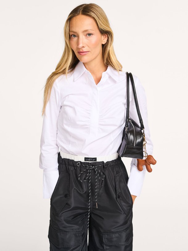 Ontdek de Katoenmix blouse van Haute L'Amitié in de kleur wit bij Orangebag. Op werkdagen voor 21:45 besteld, morgen in huis.