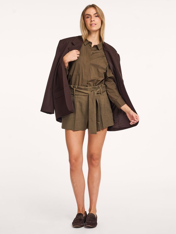 Ontdek de Jeanne rayonmix short van Karma Koma in de kleur kaki bij Orangebag. Op werkdagen voor 21:45 besteld, morgen in huis.