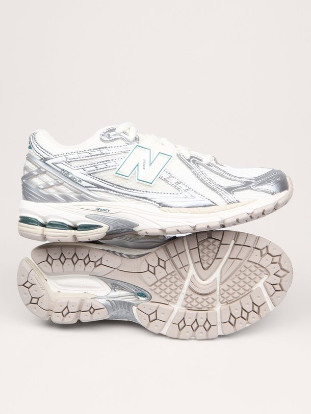 Ontdek de M1906, mesh sneakers van New Balance bij Orangebag. Op werkdagen voor 21:45 besteld, morgen in huis.