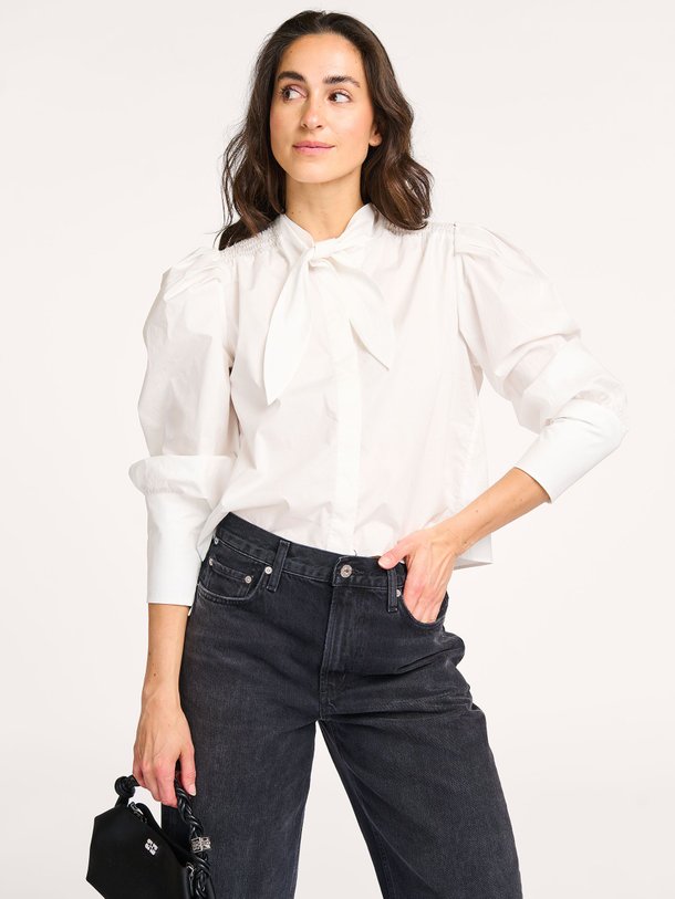 Ontdek de Casson katoenen blouse van Dante 6 in de kleur wit bij Orangebag. Op werkdagen voor 21:45 besteld, morgen in huis.