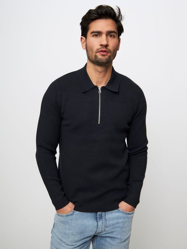 Ontdek de Guna viscosemix trui van Samsoe Samsoe in de kleur donkerblauw bij Orangebag. Op werkdagen voor 21:45 besteld, morgen in huis.