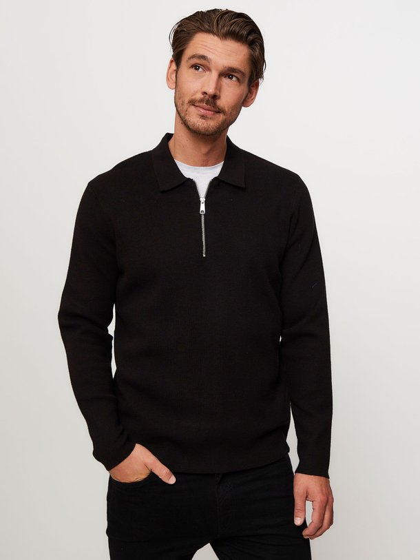 Ontdek de Guna viscosemix super soft trui van Samsoe Samsoe in de kleur zwart bij Orangebag. Op werkdagen voor 21:45 besteld, morgen in huis.