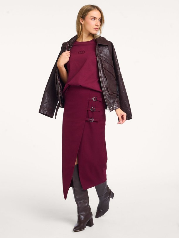 Ontdek de Tailor viscosemix overslag rok van Copenhagen Muse in de kleur bordeauxrood bij Orangebag. Op werkdagen voor 21:45 besteld, morgen in huis.