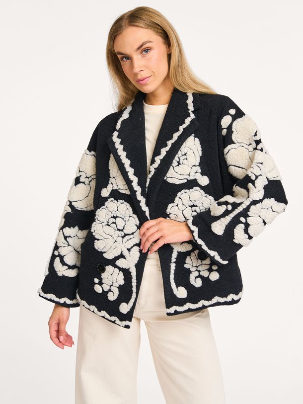 Ontdek de Floral wolmix mantel van Farm Rio in de kleur zwart bij Orangebag. Op werkdagen voor 21:45 besteld, morgen in huis.