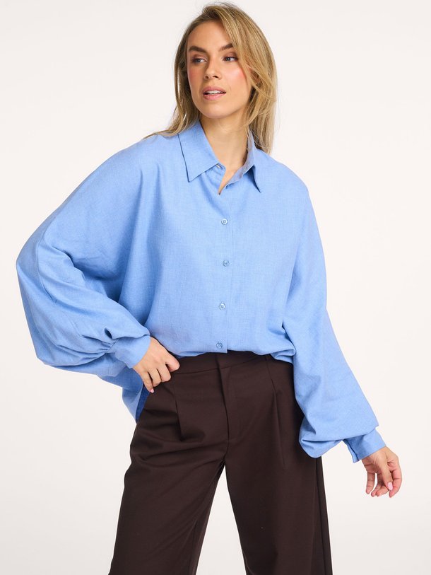 Ontdek de Antonia katoenen flanellen blouse van So Sue in de kleur lichtblauw bij Orangebag. Op werkdagen voor 21:45 besteld, morgen in huis.