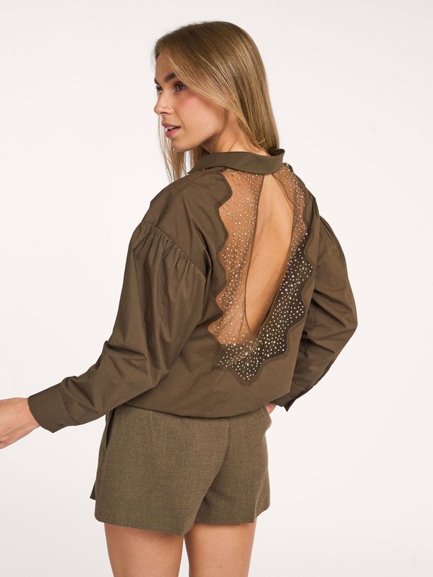 Ontdek de Louis katoenmix blouse van Karma Koma in de kleur kaki bij Orangebag. Op werkdagen voor 21:45 besteld, morgen in huis.