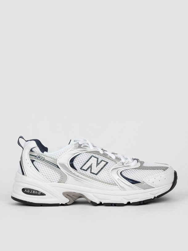 Ontdek de MR530 lederen sneakers met mesh van New Balance in de kleur wit bij Orangebag. Op werkdagen voor 21:45 besteld, morgen in huis.