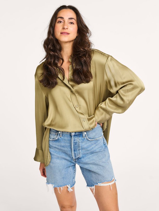 Ontdek de Strong viscose blouse van DAY Birger et Mikkelsen in de kleur kaki bij Orangebag. Op werkdagen voor 21:45 besteld, morgen in huis.