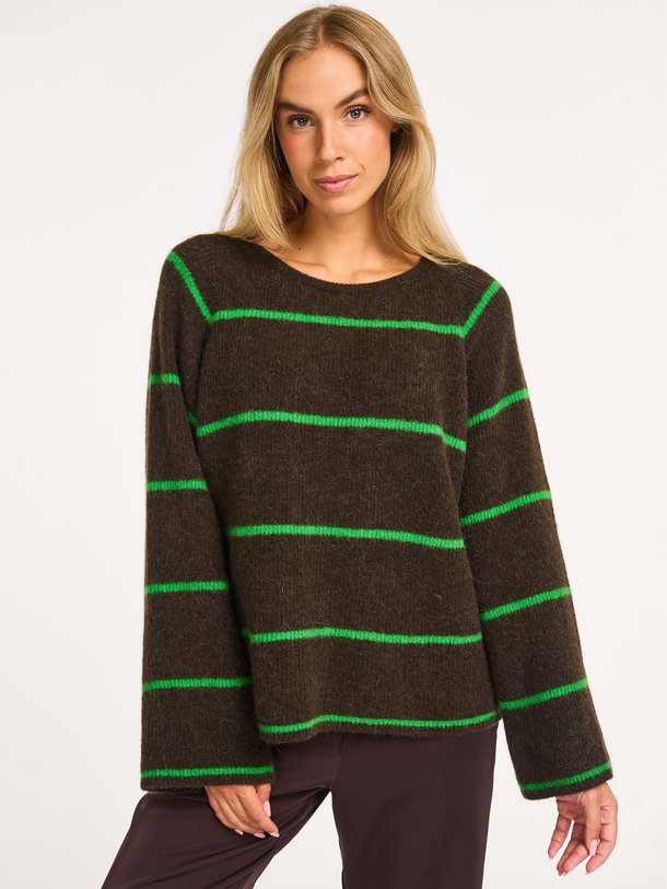 Ontdek de Vitow alpacamix gestreepte trui van American Vintage in de kleur donkerbruin bij Orangebag. Op werkdagen voor 21:45 besteld, morgen in huis.