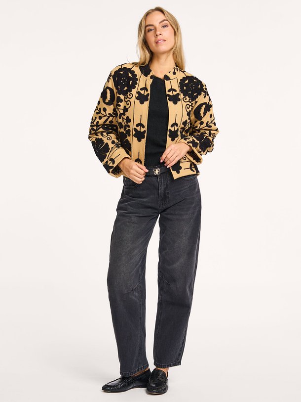 Ontdek de Mid waist barrel fit jeans van Summum in de kleur zwart bij Orangebag. Op werkdagen voor 21:45 besteld, morgen in huis.