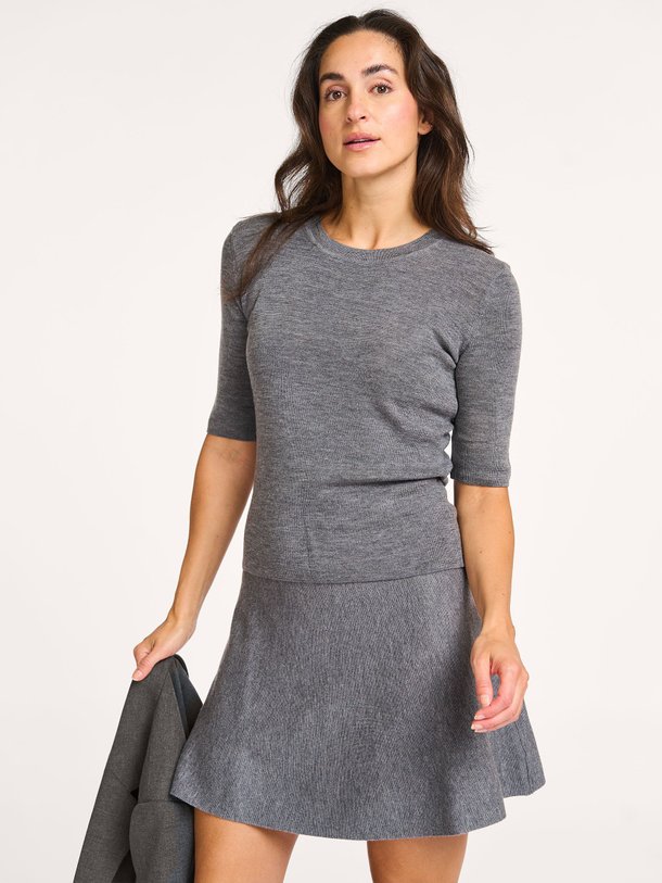 Ontdek de Wollen top van No Man's Land in de kleur donkergrijs bij Orangebag. Op werkdagen voor 21:45 besteld, morgen in huis.