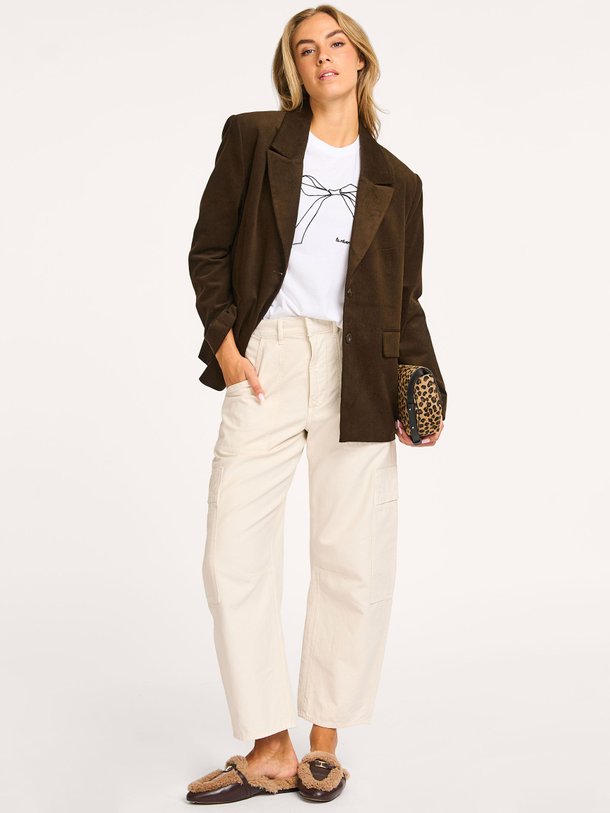 Ontdek de Katoenen ribcord blazer van Sofie Schnoor in de kleur donkerbruin bij Orangebag. Op werkdagen voor 21:45 besteld, morgen in huis.