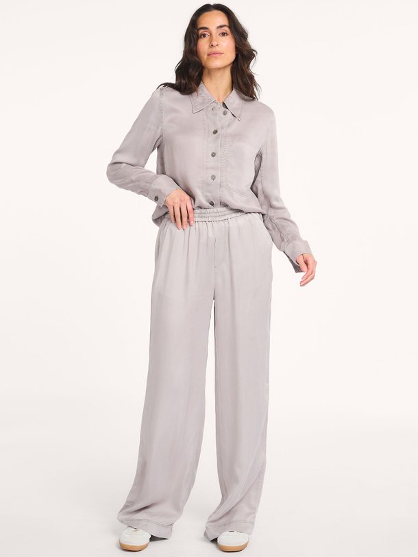 Ontdek de Winona cupro/viscosemix wide leg broek van Closed in de kleur grijs bij Orangebag. Op werkdagen voor 21:45 besteld, morgen in huis.