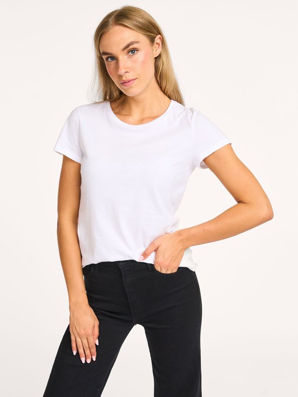 Ontdek de M007 Katoenen slub T-shirt van Majestic Filatures in de kleur wit bij Orangebag. Op werkdagen voor 21:45 besteld, morgen in huis.