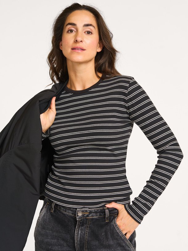 Ontdek de Pil organic cotton gestreepte rib longsleeve van Modstrom in de kleur zwart bij Orangebag. Op werkdagen voor 21:45 besteld, morgen in huis.