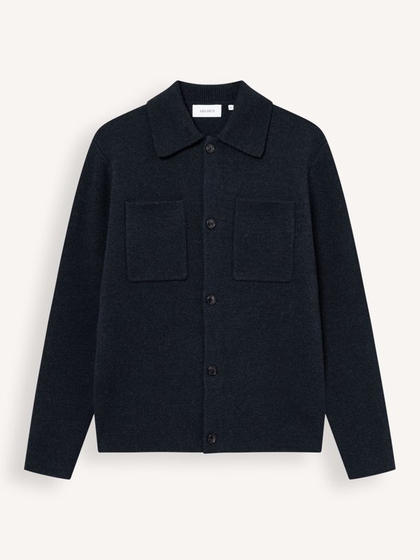 Ontdek de Fischer wollen vest van Les Deux in de kleur donkerblauw bij Orangebag. Op werkdagen voor 21:45 besteld, morgen in huis.
