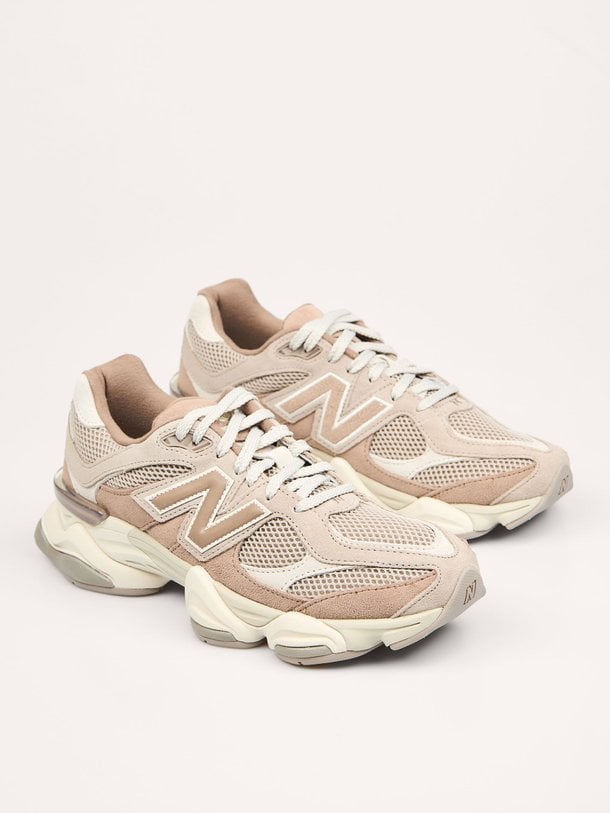 Ontdek de U9060 suède sneakers van New Balance in de kleur lichtbruin bij Orangebag. Op werkdagen voor 21:45 besteld, morgen in huis.