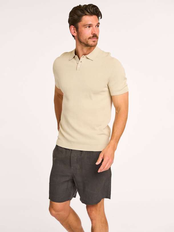 Ontdek de Triton katoenen polo met structuur van Drykorn in de kleur beige bij Orangebag. Op werkdagen voor 21:45 besteld, morgen in huis.