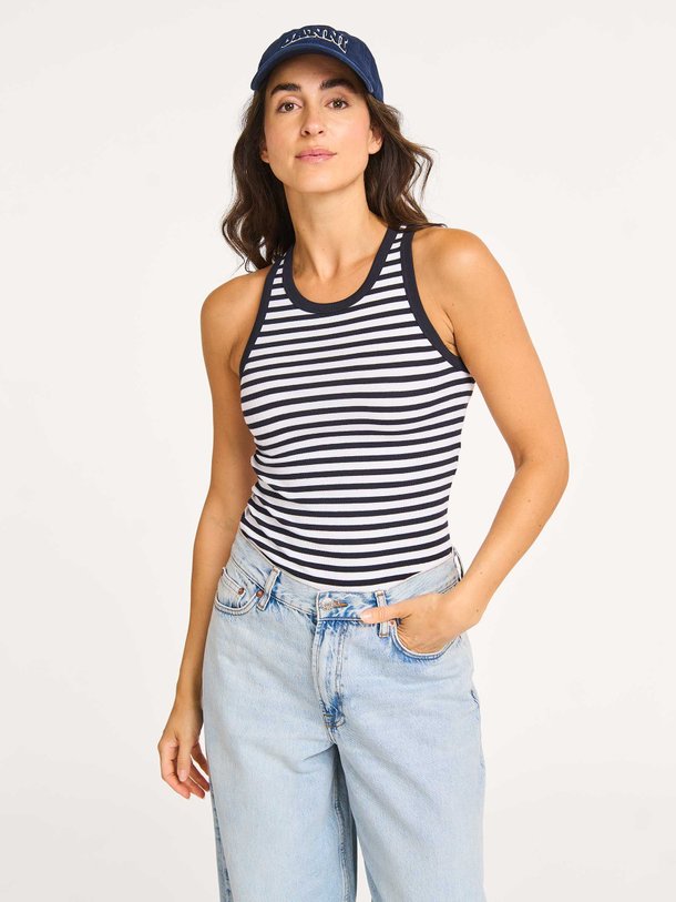 Ontdek de Alexo organic cotton mix gestreepte tanktop van Samsoe Samsoe in de kleur donkerblauw bij Orangebag. Op werkdagen voor 21:45 besteld, morgen in huis.