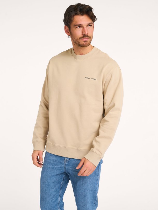 Ontdek de Norsbro organic cotton sweater van Samsoe Samsoe in de kleur zand bij Orangebag. Op werkdagen voor 21:45 besteld, morgen in huis.