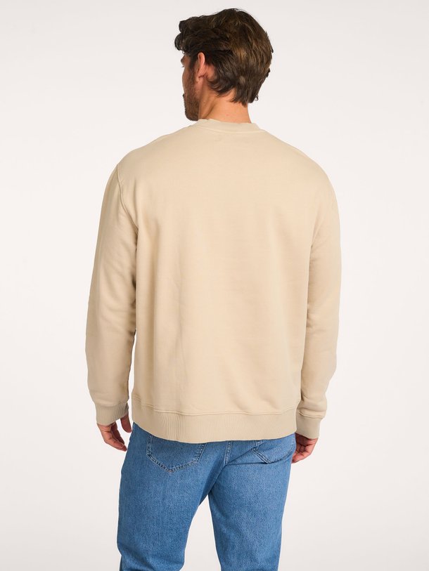 Ontdek de Norsbro organic cotton sweater van Samsoe Samsoe in de kleur zand bij Orangebag. Op werkdagen voor 21:45 besteld, morgen in huis.