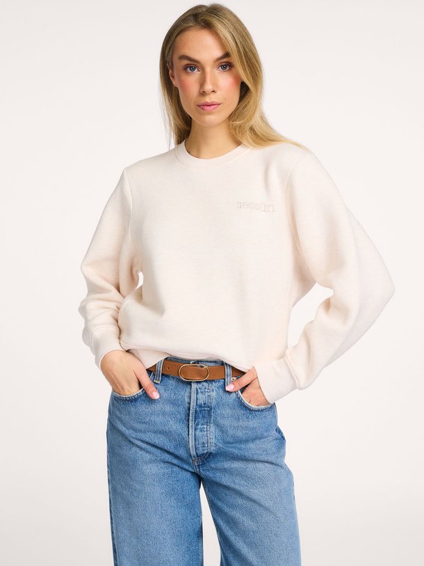 Ontdek de Chill katoenmix logo sweater van Sessun in de kleur ecru bij Orangebag. Op werkdagen voor 21:45 besteld, morgen in huis.